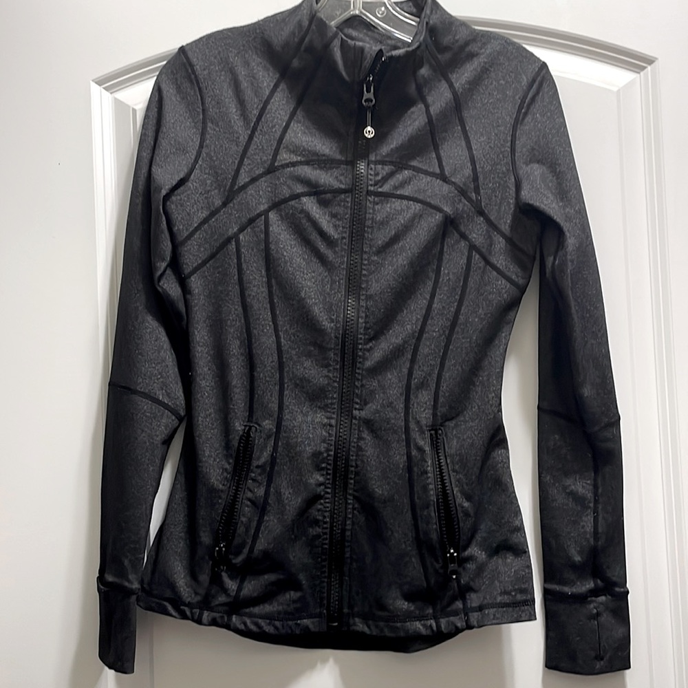 Lululemon Define Jacket in grey/black Size 2